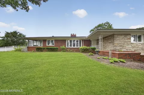 864 Breezy Oaks Dr, Toms River, NJ 08753