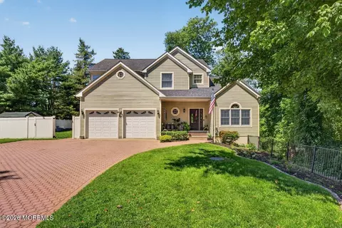 5 Grant Ct, Tinton Falls, NJ 07724