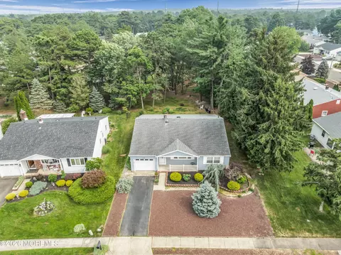 42 Sheepshead Dr, Toms River, NJ 08757