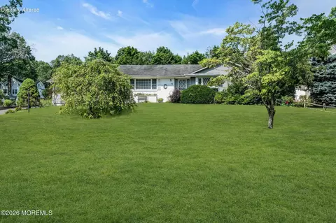 4 Dickinson Ave, Toms River, NJ 08753