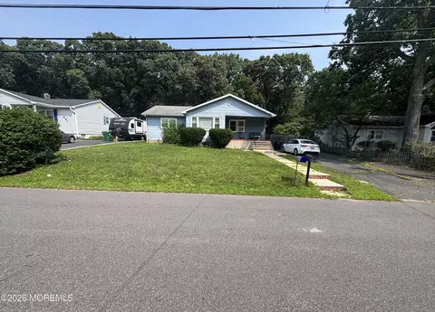 429 Shady Ln, Howell, NJ 07731
