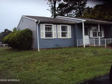 13 Augusta Rd, Whiting, NJ 08759