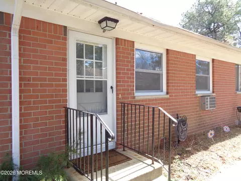 10 D Hamilton Ln, Whiting, NJ 08759 photo 9