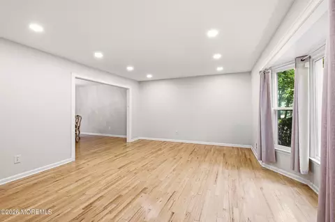 Living - 41 Butterfly Rd, Jackson, NJ 08527 photo 2 of 4