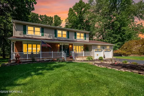 21 Howe Ln, Freehold, NJ 07728