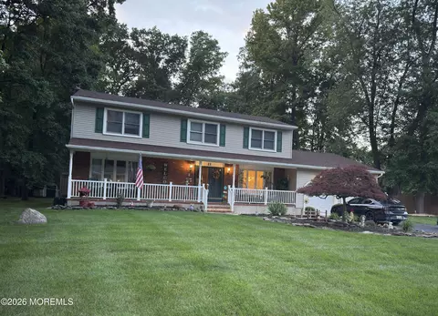 21 Howe Ln, Freehold, NJ 07728