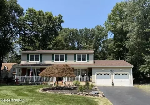 21 Howe Ln, Freehold, NJ 07728