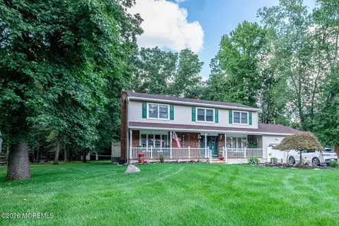 21 Howe Ln, Freehold, NJ 07728