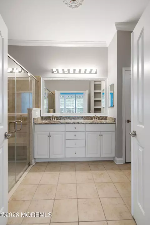 Bath - 75 Strathmere St, Waretown, NJ 08758 photo 6 of 11