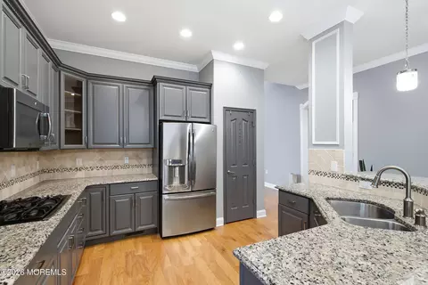 Kitchen - 75 Strathmere St, Waretown, NJ 08758 photo 3 of 6