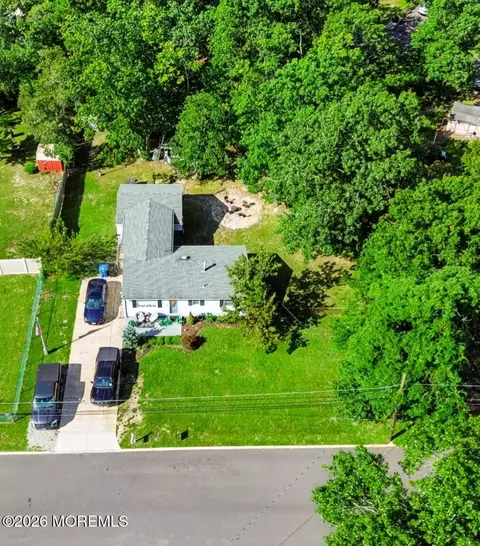 17 Locust Rd, Howell, NJ 07731