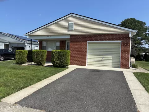 65 Woodstock Dr, Toms River, NJ 08757