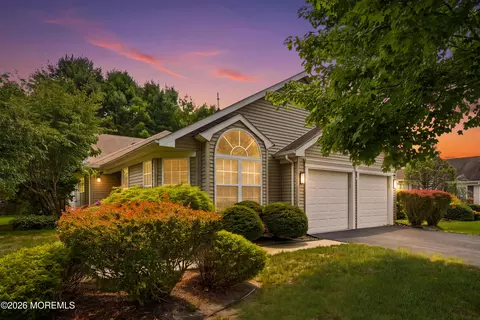 39 Valley Stream Ln, Lakewood, NJ 08701