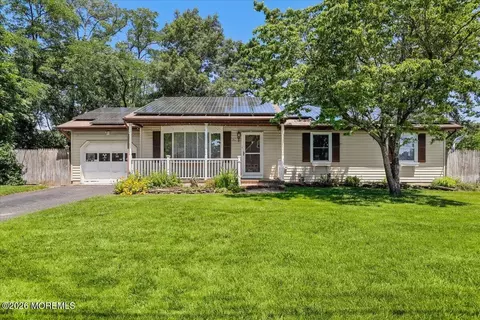 825 Madison Ave, Toms River, NJ 08757