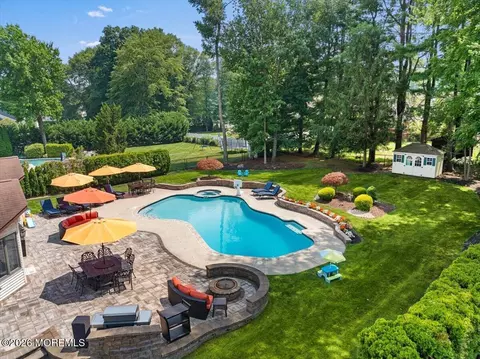 17 Thomas Dr, Manalapan, NJ 07726