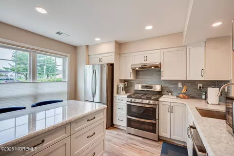 254 Teasdale Pl, Morganville, NJ 07751