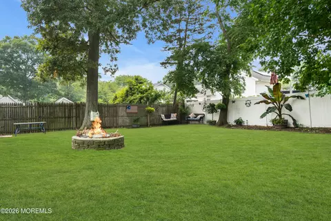 24 Cedarbrook Ln, Little Egg Harbor, NJ 08087
