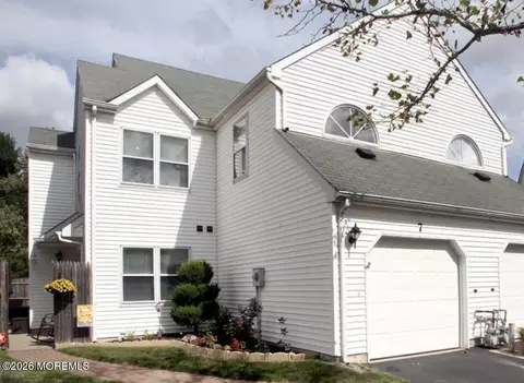 7 Browning Ct, Freehold, NJ 07728