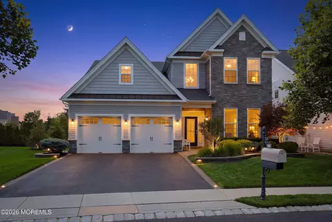 9 Monterey Bay Ln, Tinton Falls, NJ 07724
