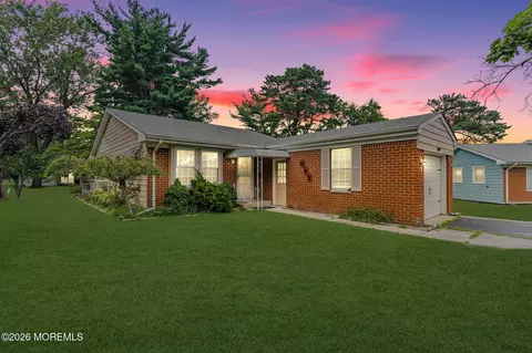 3 Lincoln Ct, Manchester, NJ 08759