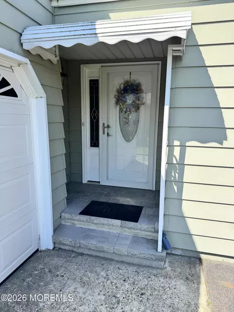 33 Corinth Pl, Toms River, NJ 08757