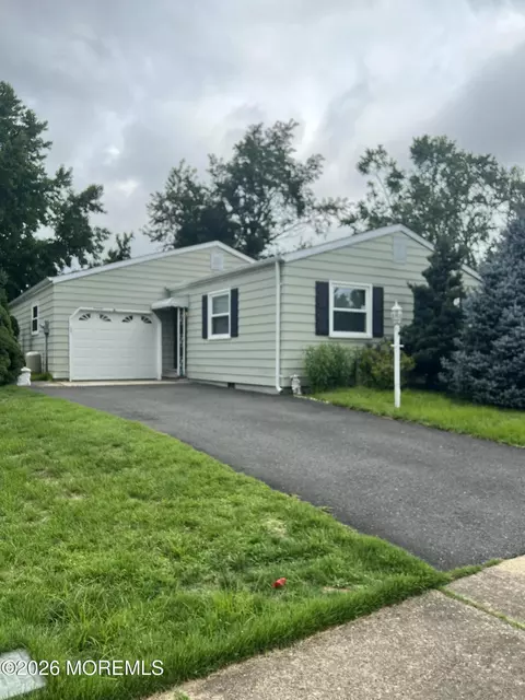 33 Corinth Pl, Toms River, NJ 08757
