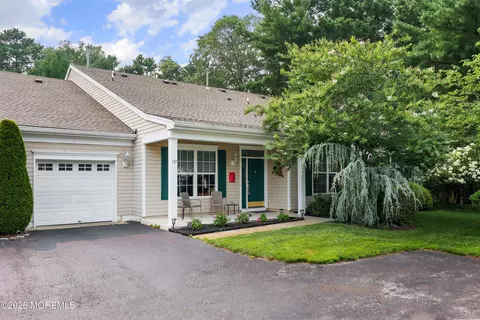 137 Greenlawns Dr, Lakewood, NJ 08701