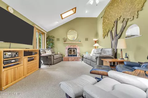 Living - 307 Elm Ave, Galloway, NJ 08205 photo 2 of 6