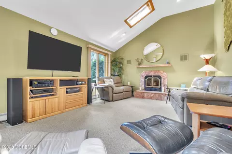 Living - 307 Elm Ave, Galloway, NJ 08205 photo 3 of 6