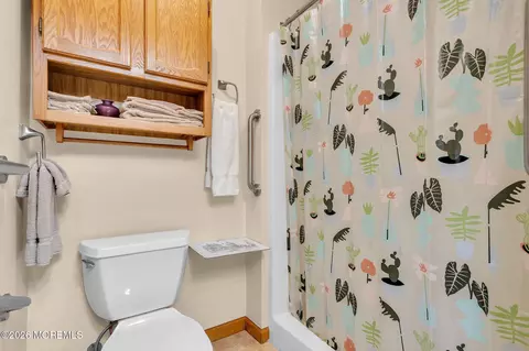 Bath - 307 Elm Ave, Galloway, NJ 08205 photo 1 of 2
