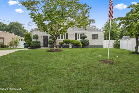 4 David St, Hazlet, NJ 07730