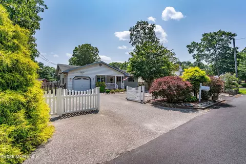 66 Leitz Blvd, Little Egg Harbor, NJ 08087