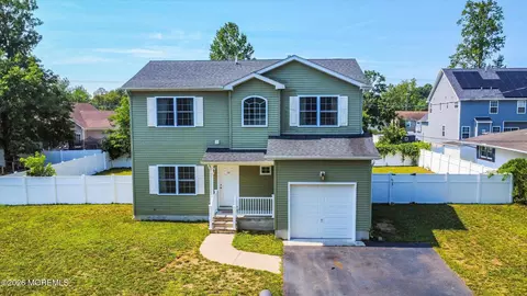 84 4th Ave, Toms River, NJ 08757