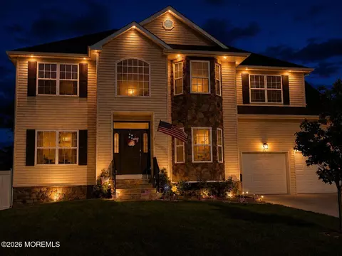 12 Jamie Ct, Barnegat, NJ 08005