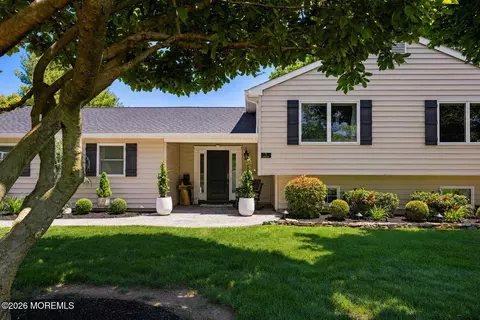 5 Forman Ave, Monroe, NJ 08831