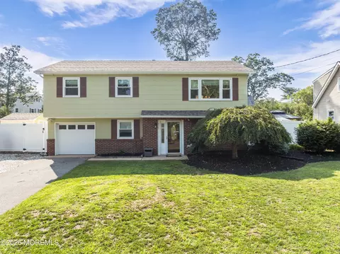 969 Stafford Dr, Toms River, NJ 08753