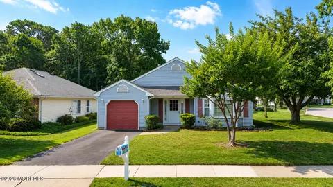 19 Deer Run Ln, Brick, NJ 08724