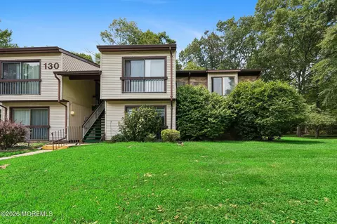 130 Amberly Dr #H, Manalapan, NJ 07726
