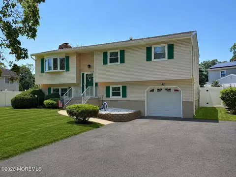 932 Alden Dr, Toms River, NJ 08753