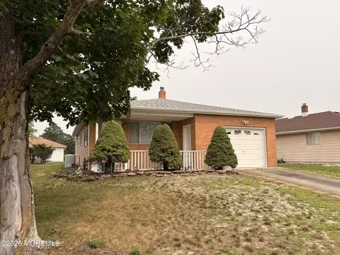 15 Spanish Wells St, Toms River, NJ 08757