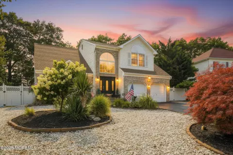1117 S Maplecrest Ct, Toms River, NJ 08753