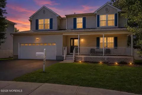 248 Church St, Belford, NJ 07718