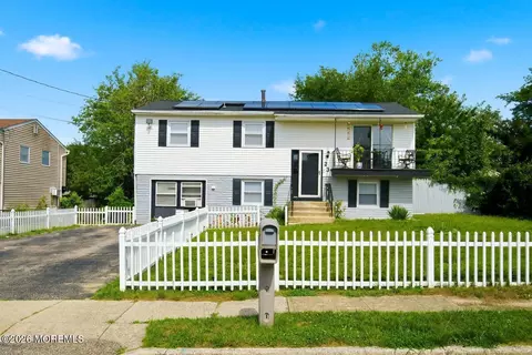23 W Ridge Rd, Toms River, NJ 08755