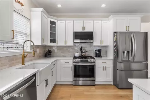 Kitchen - 2 Devonshire Dr, Hazlet, NJ 07730 photo 4 of 5