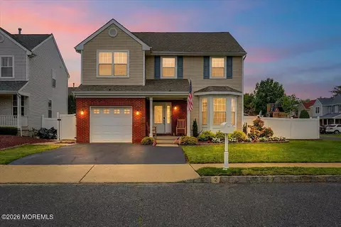 2 Devonshire Dr, Hazlet, NJ 07730