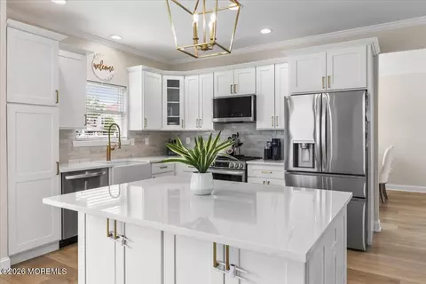 Kitchen - 2 Devonshire Dr, Hazlet, NJ 07730 photo 3 of 5