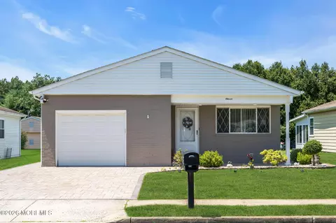 11 Burgess Ct, Toms River, NJ 08757