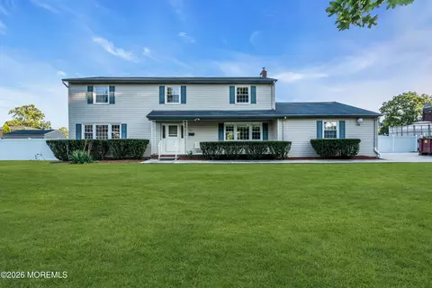 135 Coachman Dr N, Freehold, NJ 07728