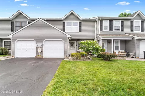 20 Harbor Cir, Freehold, NJ 07728