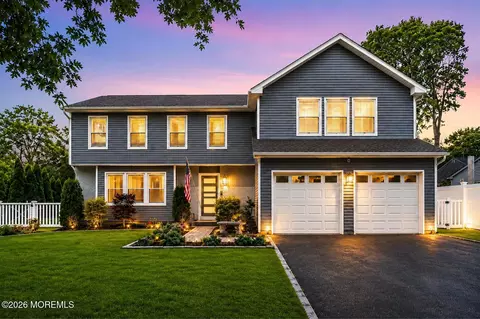 4 Laurel Crest Dr, Howell, NJ 07731